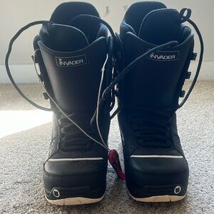 Burton Invader Snowboard boot. Men’s size 8.5